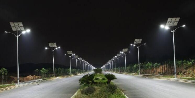 如何提高太陽能路燈在雨天的使用率？