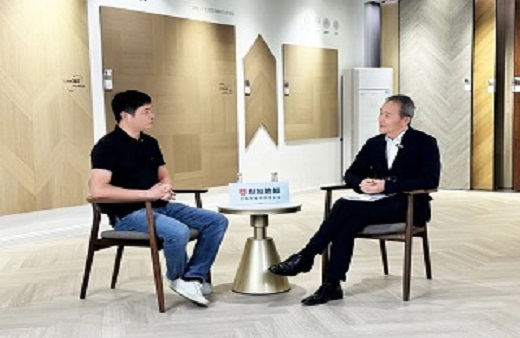 大咖品鑒 行業(yè)堅守|王石再次蒞臨世友地板總部，探尋2024世友新品背后奧秘